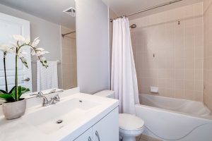 bathroom-640x480-92682101.jpeg