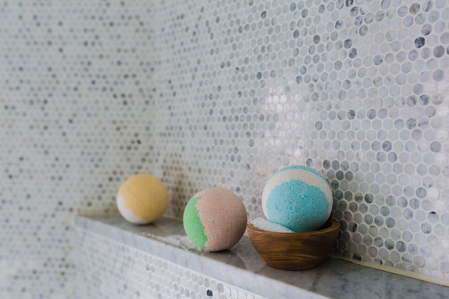 bathroom-bathroom-countertop-640x480-24520777.jpeg