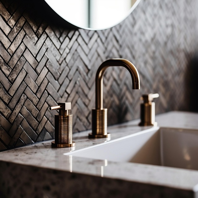 bathroom-bathroom-faucet-bathroom-shower-640x480-93490410.jpeg