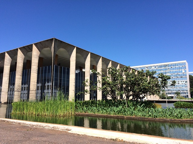 landscaping-640x480-16837742.jpeg