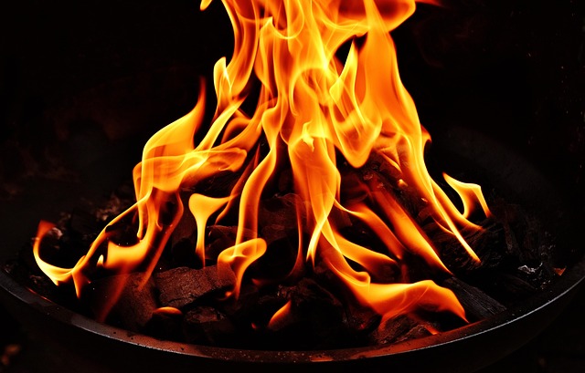 outdoor-fireplace-640x480-72312999.jpeg