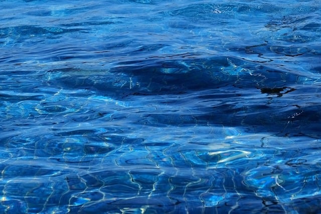 pool-deck-pool-surround-pool-swimming-po-640x480-72123871.jpeg