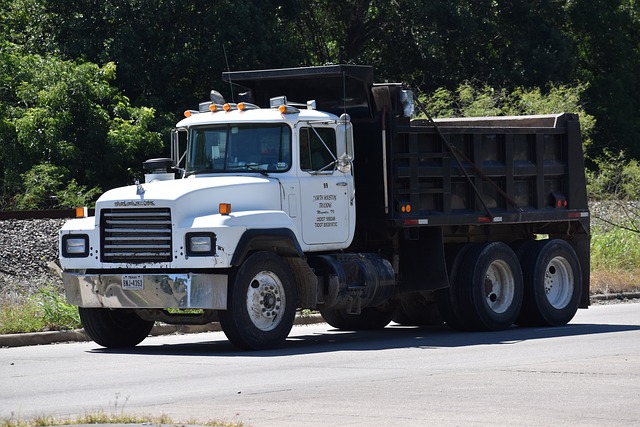 Optimizing Box Truck Insurance for Delivery Security and Liability Coverage