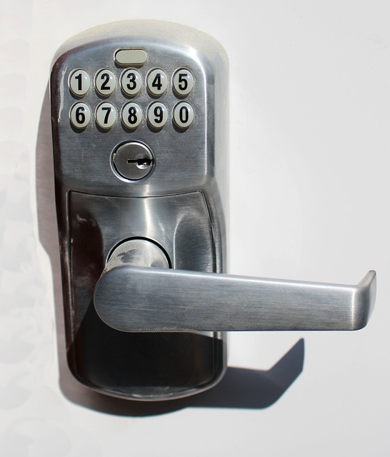 house-door-lock-home-security-home-lock-640x480-1738557.jpeg