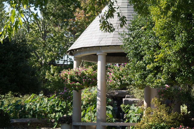 landscaping-640x480-71669752.jpeg