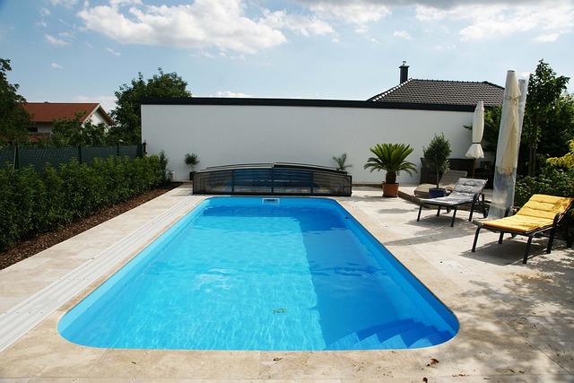 pool deck, pool surround
