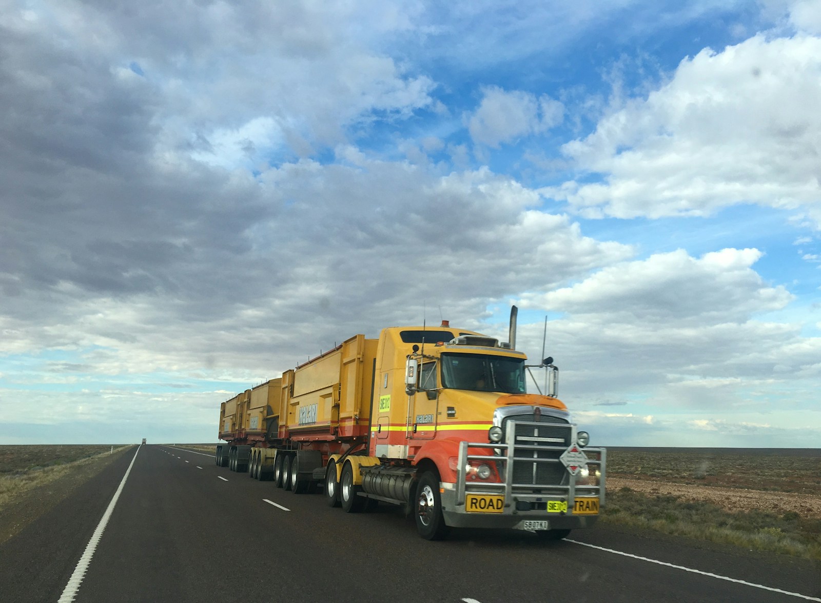 Optimizing Fleet Safety and Security: A Guide to Truck Fleet Insurance and Risk Management Solutions