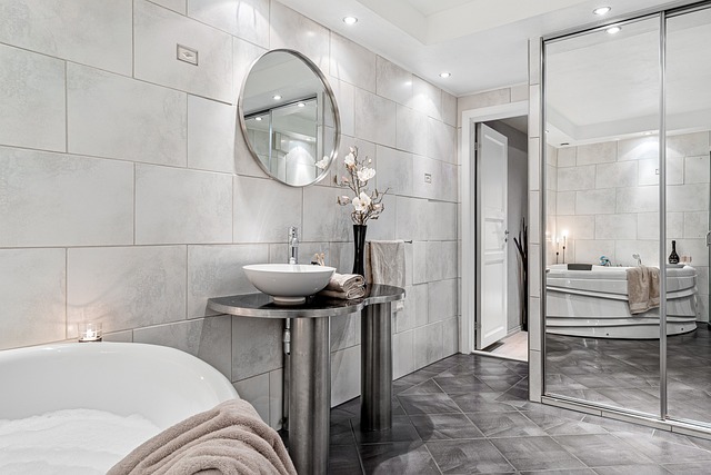 Maximize Small Bathrooms: Multifunctional Towel Racks & Storage Ideas