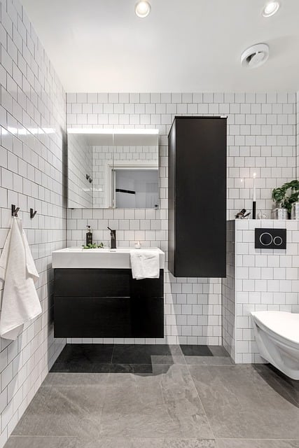 Optimize Bathroom Accessibility with Open Shelving & Pull-Out Storage