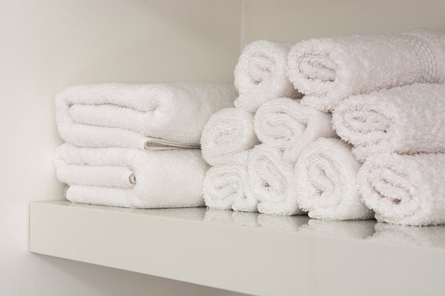 Revolutionize Your Small Bathroom: Efficient Layouts & Compact Ideas