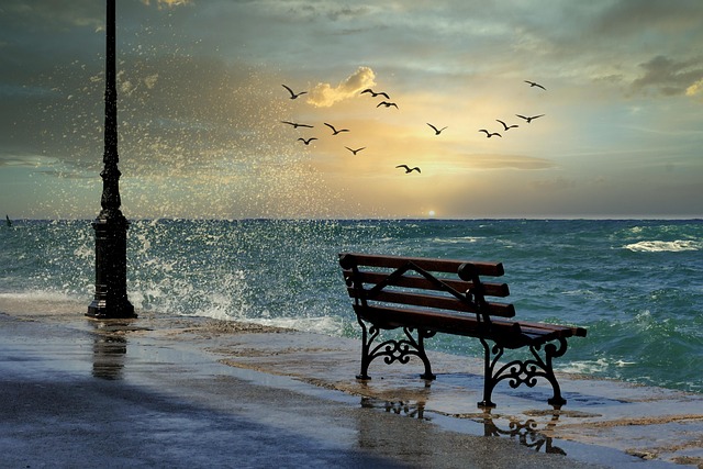 Enduring Outdoor Metal Seating: Custom Durability for Any Climate