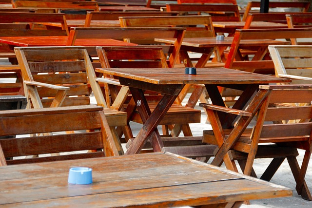 outdoor seating, outdoor seat