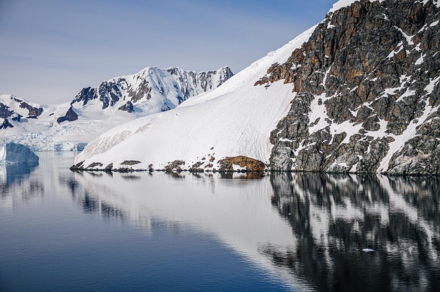 Cold Plunges: A Natural Approach to Balance Hormones During PMS