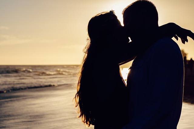 couple-640x480-83992167.jpeg