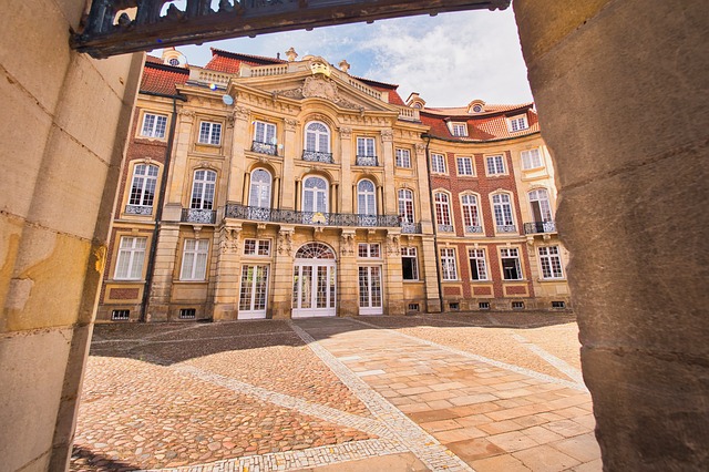 facade-640x480-35468566.jpeg