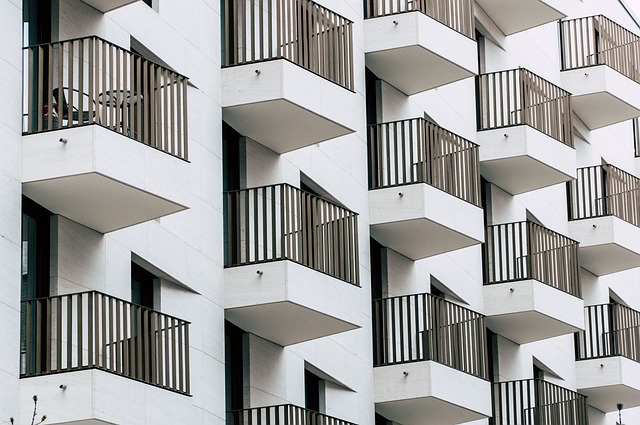 facade-640x480-87061581.jpeg