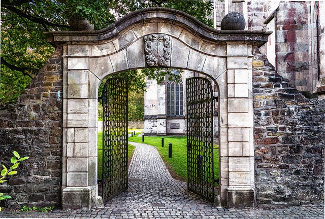 gate-640x480-62466394.jpeg