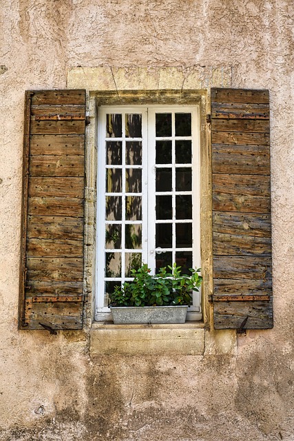 house-window-window-640x480-30188225.jpeg