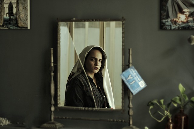 mirror-640x480-33039382.jpeg