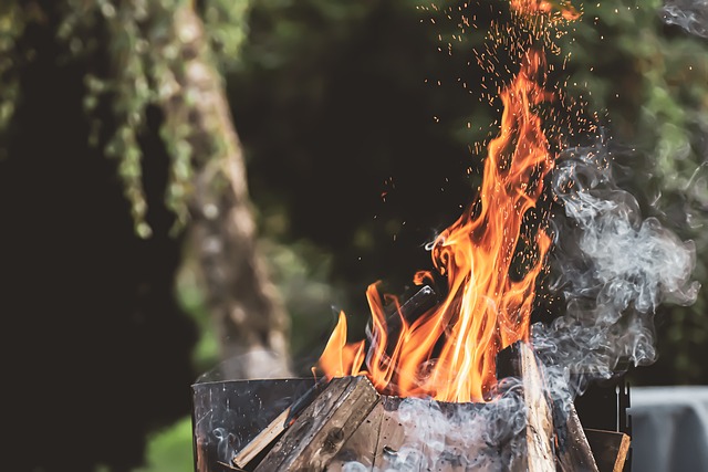 outdoor-fireplace-640x480-49619951.jpeg