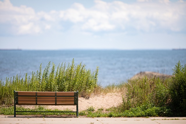 outdoor seating, outdoor seat