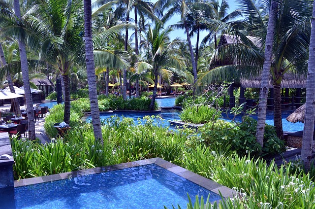 Weather-Resistant Pool Decking: Customized Solutions for Long-Lasting Luxury