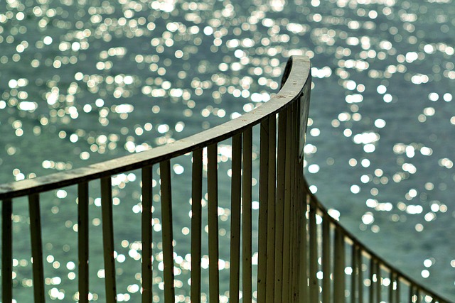 railing-640x480-75525935.jpeg