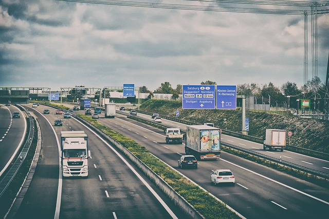 Secure Business Continuity: Comprehensive Commercial Truck Insurance Plans