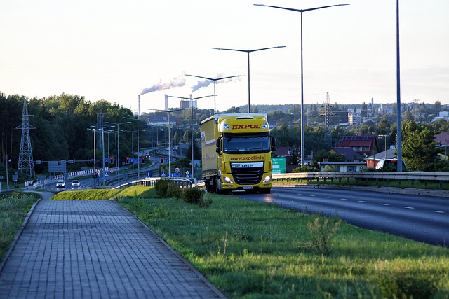 truck-trucking-truck-driver-640x480-84659290.jpeg