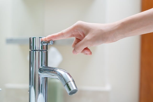 bathroom-640x480-76733714.jpeg