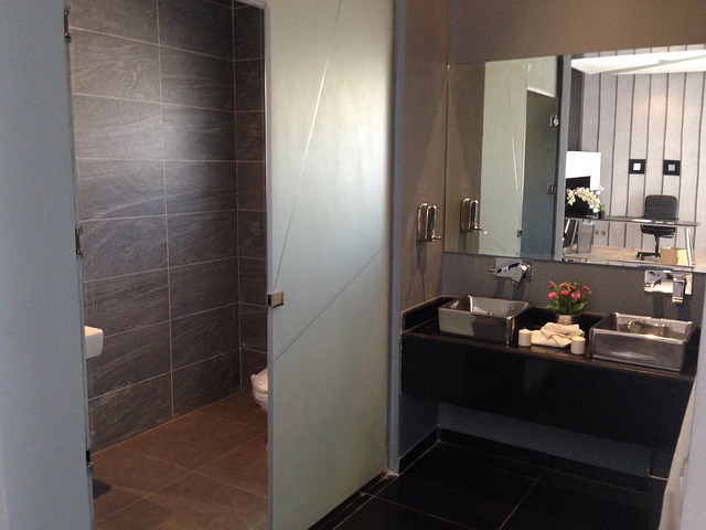 bathroom-bathroom-faucet-bathroom-shower-640x480-98813416.jpeg