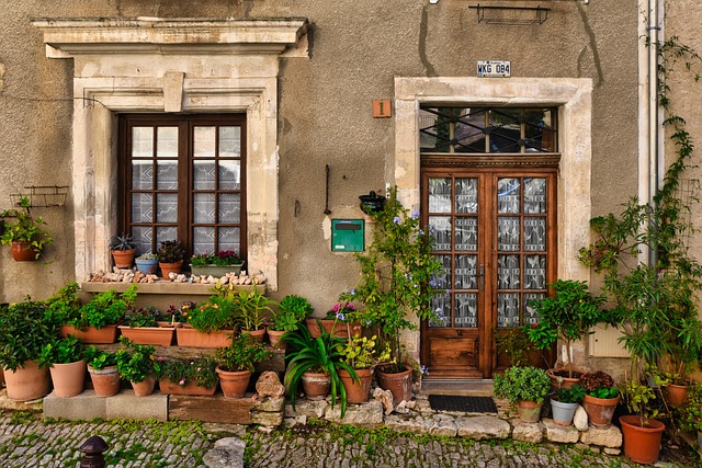 facade-640x480-25226115.jpeg