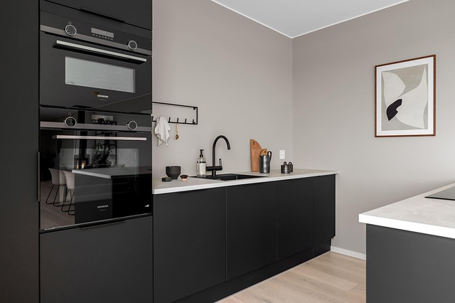kitchen-countertop-kitchen-island-counte-640x480-55296263.jpeg