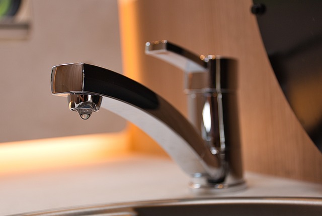 kitchen-fixtures-kitchen-faucet-faucet-k-640x480-61585761.jpeg