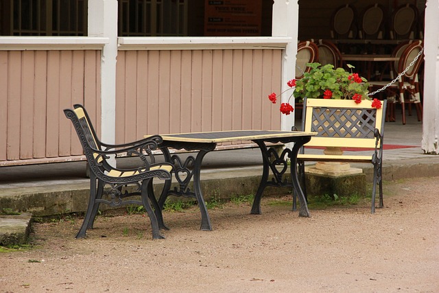 outdoor seating, outdoor seat