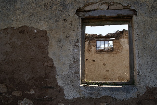 window-house-window-640x480-84568119.jpeg
