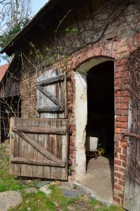 barn-door-640x480-99054181.jpeg