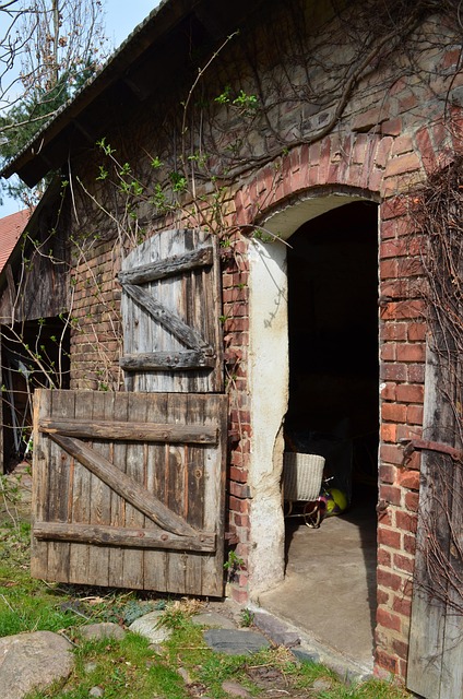 barn-door-640x480-99054181.jpeg