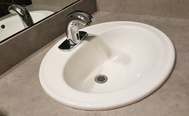 bathroom-640x480-42869503.jpeg