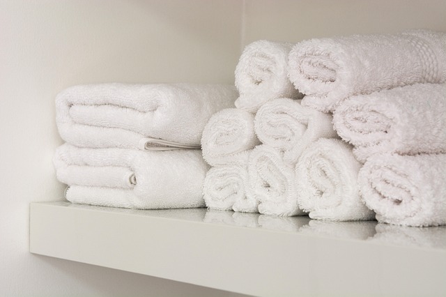 bathroom-640x480-73699776.jpeg