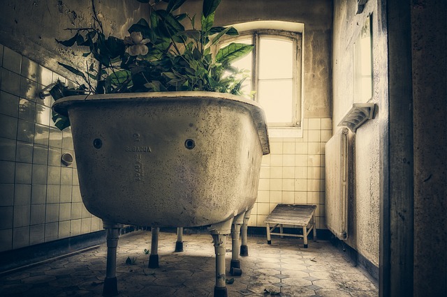 bathroom-640x480-78215663.jpeg