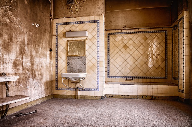 Elevate Your Bathroom: Custom Cabinet Design Trends & Installation Tips