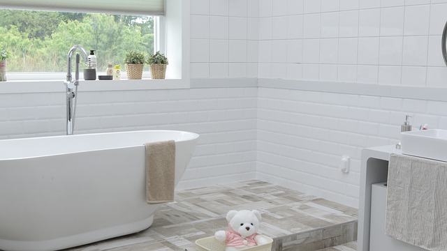 bathroom-bathroom-layout-640x480-52098886.jpeg