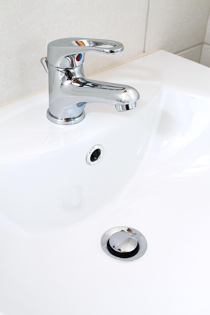 bathroom-bathroom-layout-640x480-65526767.jpeg
