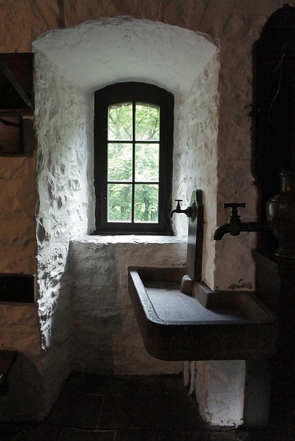 bathroom-floor-bathroom-640x480-71894695.jpeg