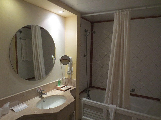 Modern Bathroom Lighting: Durable, Water-Resistant Options for Longevity