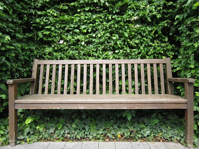 Revolutionize Outdoor Spaces: High-Quality Materials for Rust-Resistant Benches