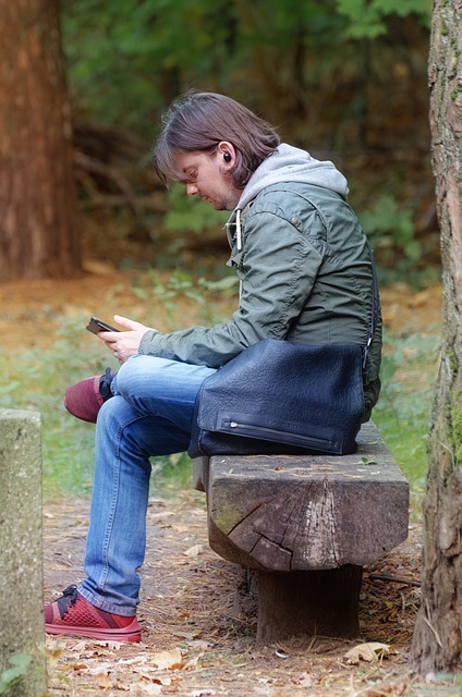 bench-640x480-81244600.jpeg
