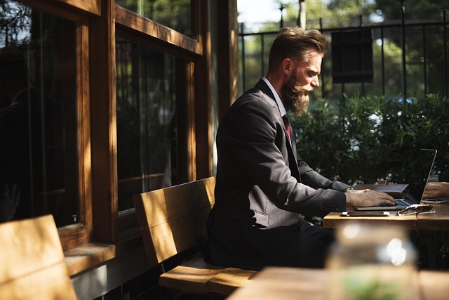 businessman-business-640x480-32005406.jpeg