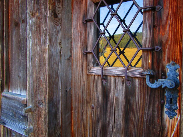 door-640x480-76449697.jpeg